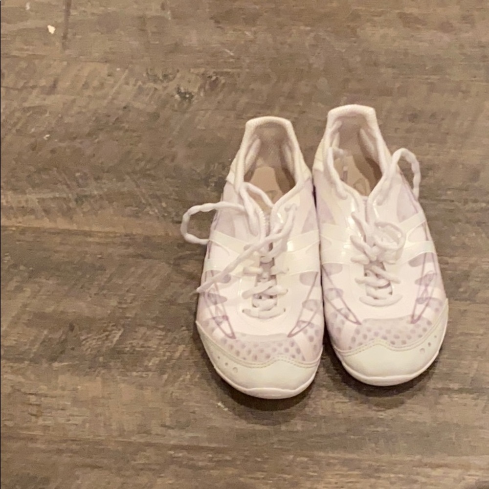 Infinity size 7 cheer shoe includes infinity bag